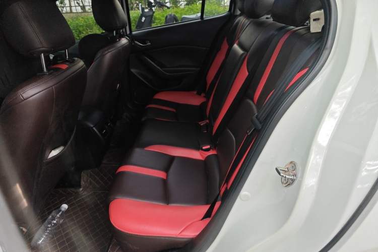 Used Mazda 3 Axela 2017 Sedan 1.5L Automatic Luxury Model China VI Standard Left Rear Seat