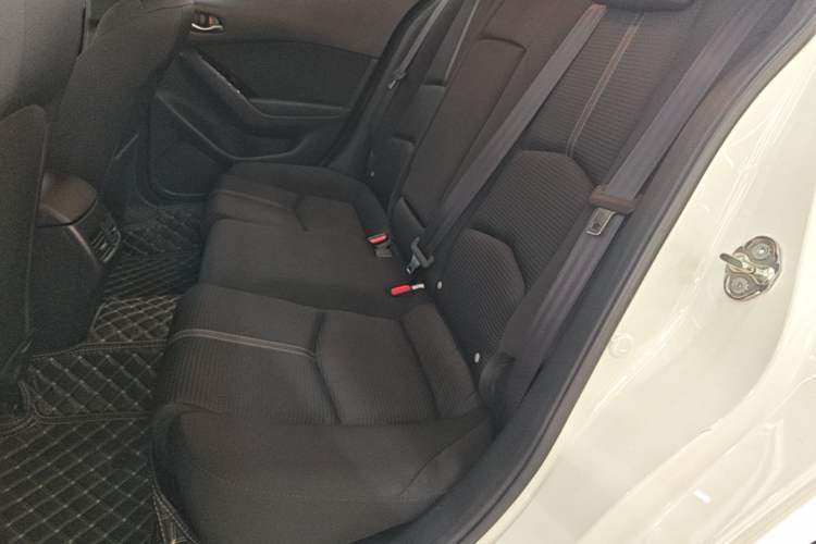 Used Mazda 3 Axela 2017 Sedan 1.5L Automatic Luxury Model Emission Standard China V Left Rear Seat