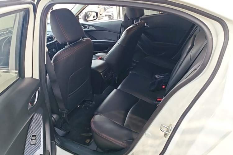 Used Mazda 3 Axela 2017 Sedan 1.5L Automatic Luxury Model Emission Standard China V Left Rear Seat