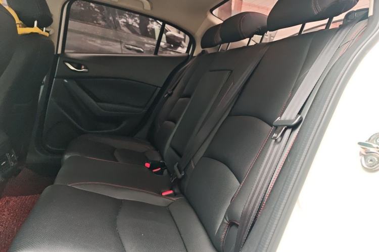 Used Mazda 3 Axela 2017 Sedan 1.5L Automatic Luxury Model China VI Standard Left Rear Seat