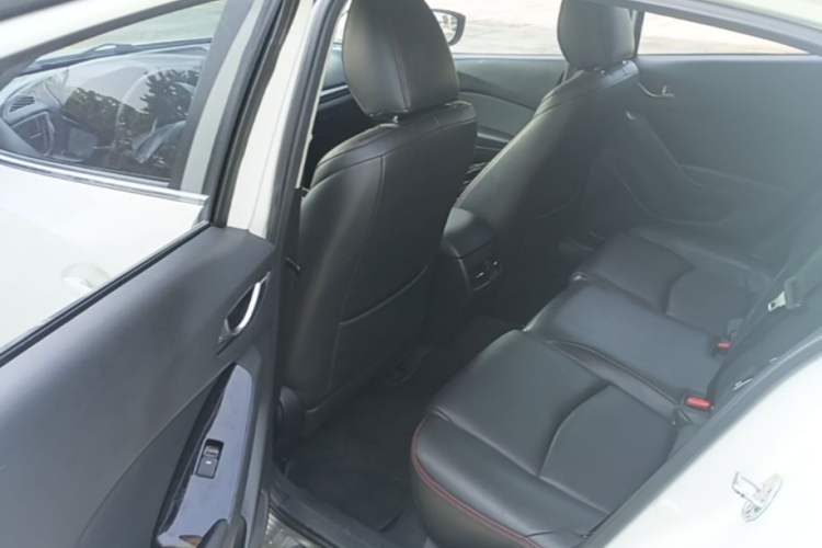 Used Mazda 3 Axela 2017 Hatchback 2.0L Automatic Luxury Model Emission Standard China V Left Rear Seat