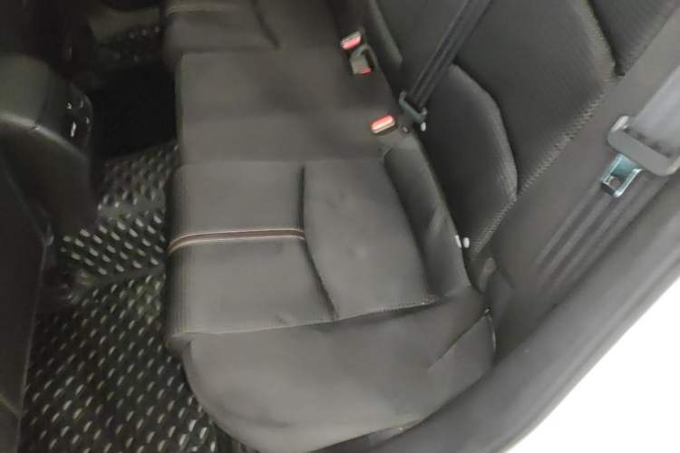 Used Mazda 3 Axela 2017 Sedan 1.5L Automatic Luxury Model Emission Standard China V Left Rear Seat