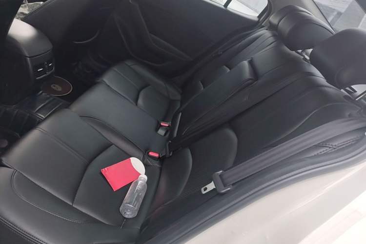 Used Mazda 3 Axela 2017 Sedan 1.5L Automatic Luxury Model Emission Standard China V Left Rear Seat