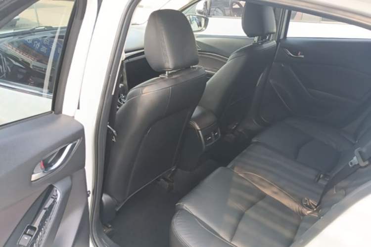Used Mazda 3 Axela 2017 Hatchback 2.0L Automatic Sport Model China V Emission Standard Left Rear Seat