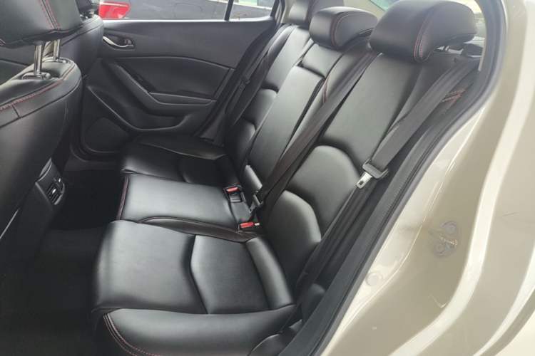 Used Mazda 3 Axela 2017 Sedan 1.5L Automatic Luxury Model Emission Standard China V Left Rear Seat