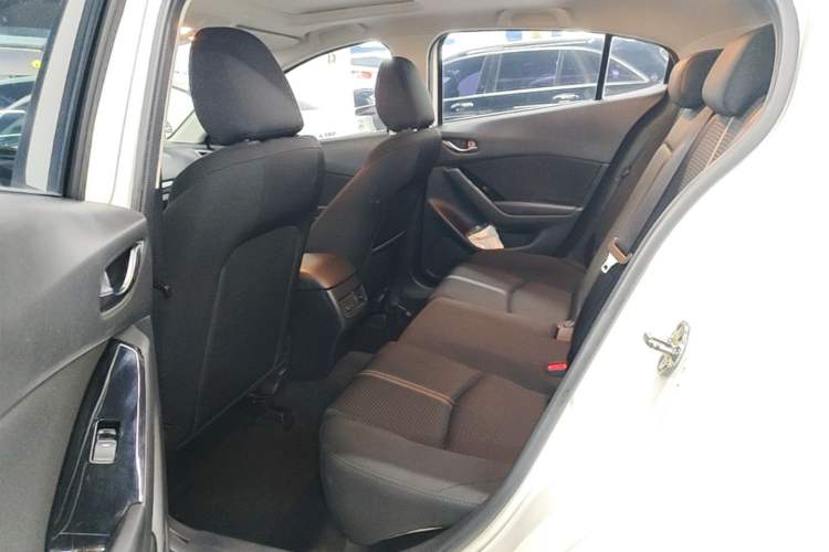 Used Mazda 3 Axela 2017 Hatchback 1.5L Automatic Luxury Model Emission Standard China V Left Rear Seat