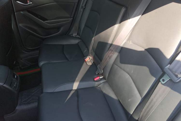 Used Mazda 3 Axela 2017 Sedan 1.5L Automatic Luxury Model Emission Standard China V Left Rear Seat