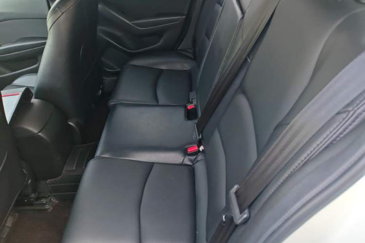 Used Mazda 3 Axela 2017 Sedan 1.5L Automatic Comfort Model Emission Standard China V Left Rear Seat