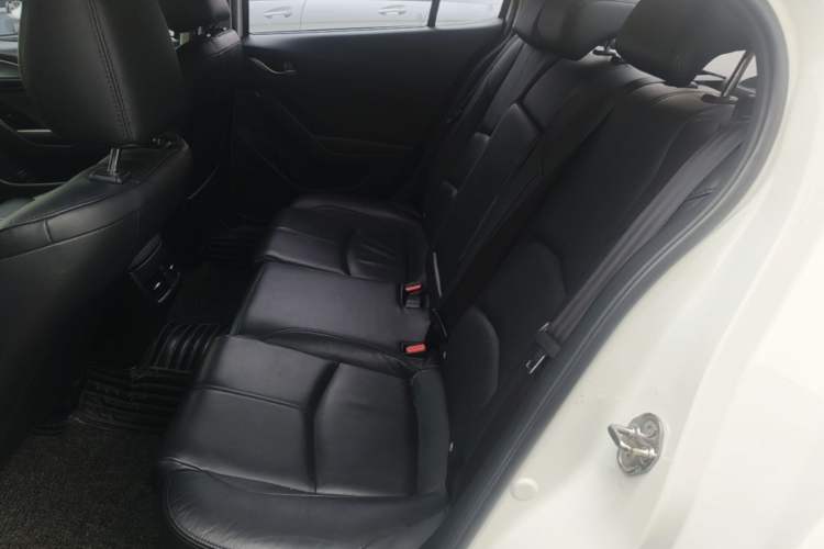 Used Mazda 3 Axela 2017 Sedan 2.0L Automatic Prestige Model China VI Standard Left Rear Seat