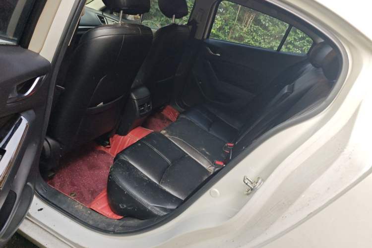 Used Mazda 3 Axela 2017 Sedan 1.5L Automatic Luxury Model Emission Standard China V Left Rear Seat
