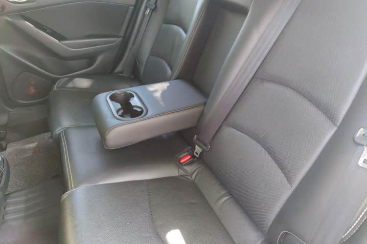 Used Mazda 3 Axela 2017 Sedan 1.5L Automatic Luxury Model Emission Standard China V Left Rear Seat