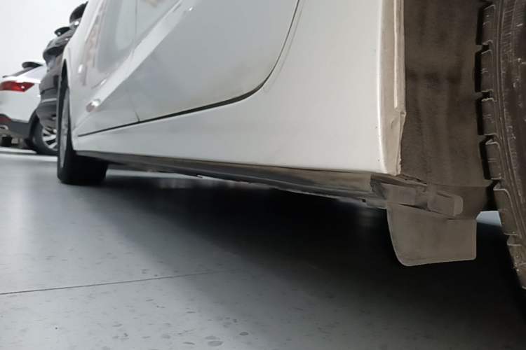 Used Mazda 3 Axela 2017 Sedan 1.5L Automatic Luxury Model Emission Standard China V Left Side Sill