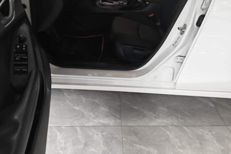 Used Mazda 3 Axela 2017 Sedan 1.5L Automatic Comfort Model Emission Standard China V Left Side Sill