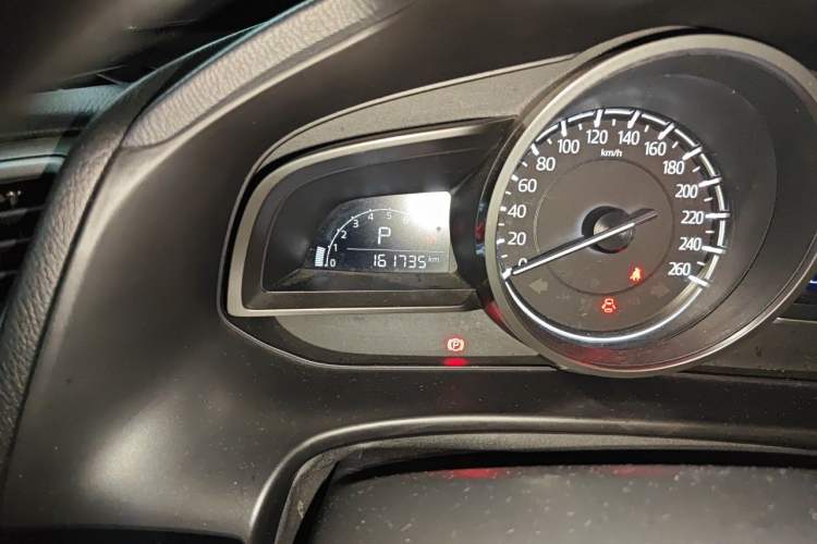 Used Mazda 3 Axela 2017 Sedan 1.5L Automatic Luxury Model Emission Standard China V Odometer Close Up