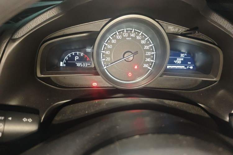 Used Mazda 3 Axela 2017 Sedan 1.5L Automatic Luxury Model Emission Standard China V Odometer Close Up