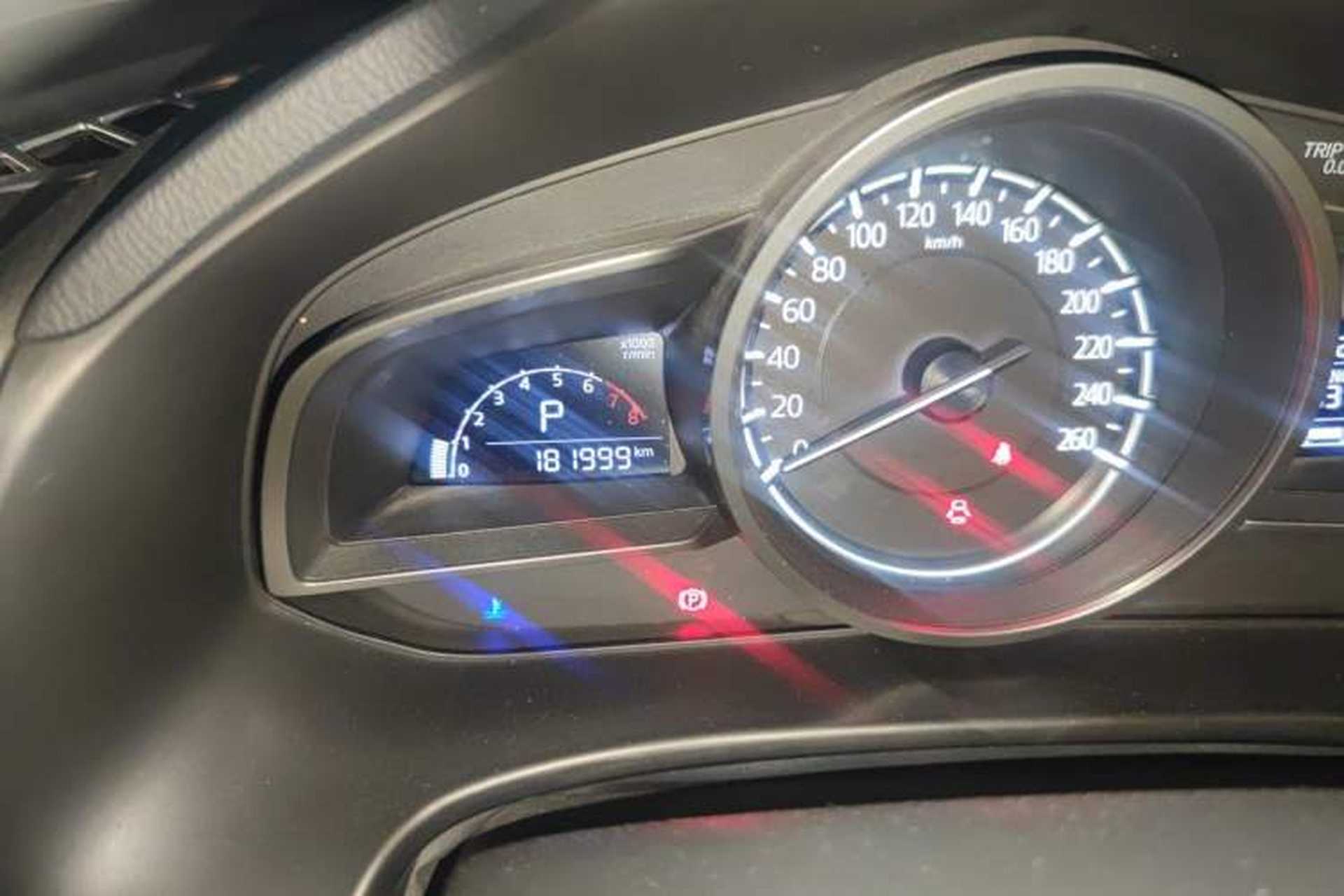 Used Mazda 3 Axela 2017 Sedan 1.5L Automatic Luxury Model Emission Standard China V Odometer Close Up