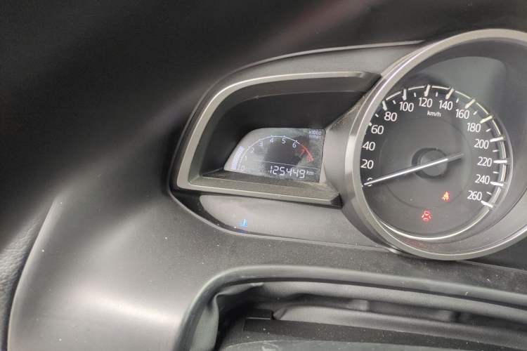 Used Mazda 3 Axela 2017 Sedan 1.5L Manual Comfort Model Emission Standard China V Odometer Close Up
