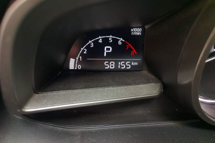 Used Mazda 3 Axela 2017 Sedan 1.5L Automatic Comfort Model Emission Standard China V Odometer Close Up