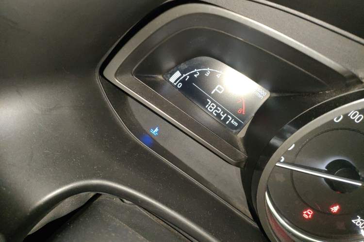 Used Mazda 3 Axela 2017 Sedan 1.5L Automatic Comfort Model Emission Standard China V Odometer Close Up