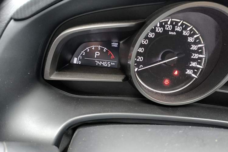 Used Mazda 3 Axela 2017 Hatchback 2.0L Automatic Luxury Model Emission Standard China V Odometer Close Up