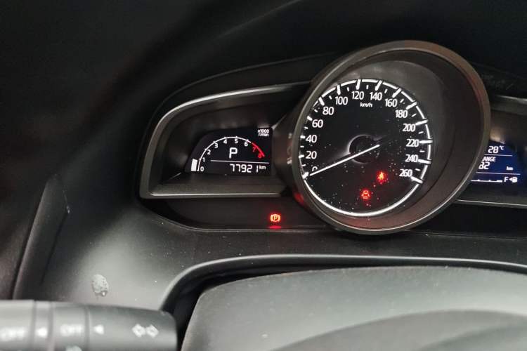 Used Mazda 3 Axela 2017 Sedan 2.0L Automatic Prestige Model China VI Standard Odometer Close Up
