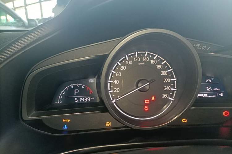 Used Mazda 3 Axela 2017 Sedan 1.5L Automatic Comfort Model Emission Standard China V Odometer Close Up