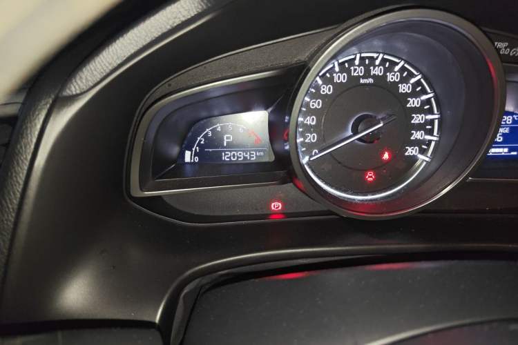 Used Mazda 3 Axela 2017 Sedan 1.5L Automatic Luxury Model Emission Standard China V Odometer Close Up