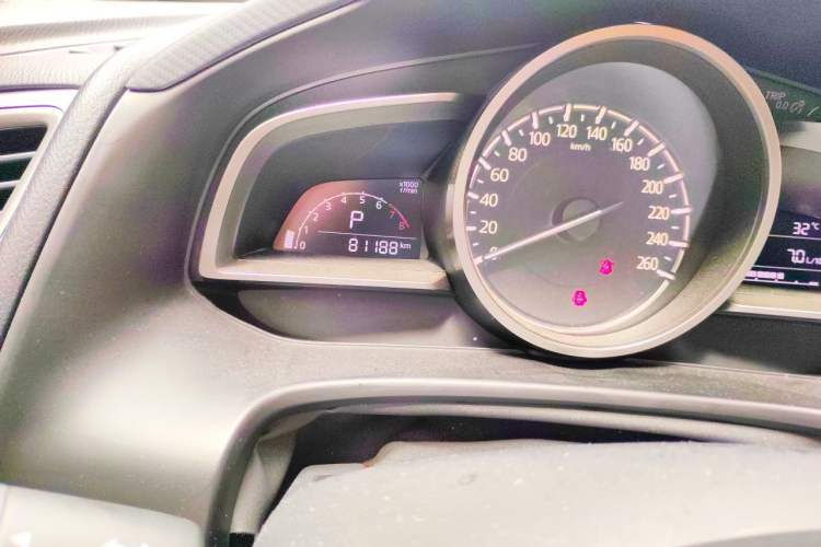 Used Mazda 3 Axela 2017 Sedan 1.5L Automatic Comfort Model China VI Standard Odometer Close Up