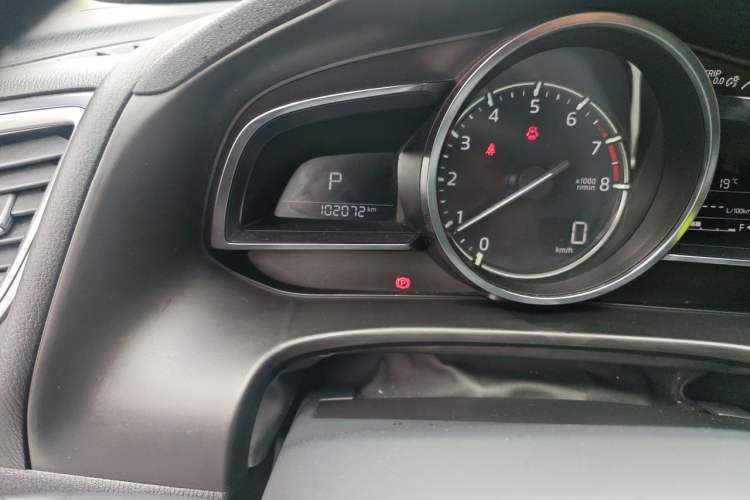 Used Mazda 3 Axela 2017 Hatchback 2.0L Automatic Sport Model China V Emission Standard Odometer Close Up