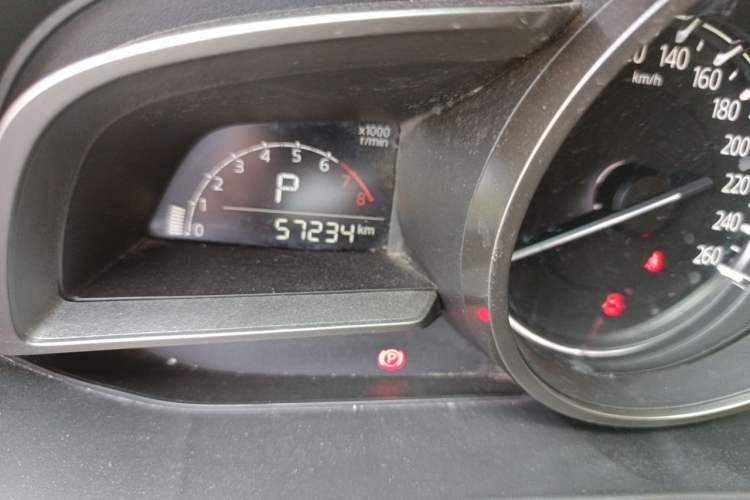 Used Mazda 3 Axela 2017 Sedan 1.5L Automatic Luxury Model Emission Standard China V Odometer Close Up