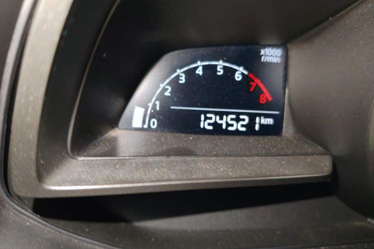 Used Mazda 3 Axela 2017 Sedan 1.5L Manual Luxury Model Emission Standard China V Odometer Close Up