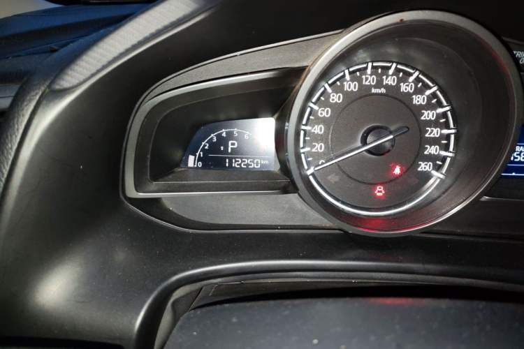 Used Mazda 3 Axela 2017 Sedan 1.5L Automatic Comfort Model Emission Standard China V Odometer Close Up