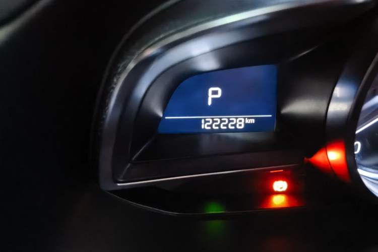 Used Mazda 3 Axela 2017 Hatchback 2.0L Automatic Sport Model China V Emission Standard Odometer Close Up