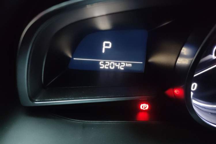 Used Mazda 3 Axela 2017 Sedan 2.0L Automatic Flagship Model China V Standard Odometer Close Up