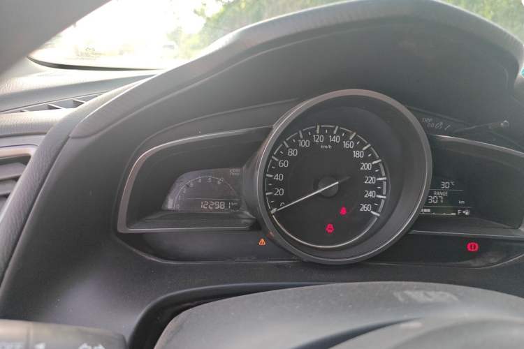 Used Mazda 3 Axela 2017 Sedan 1.5L Manual Comfort Model Emission Standard China V Odometer Close Up