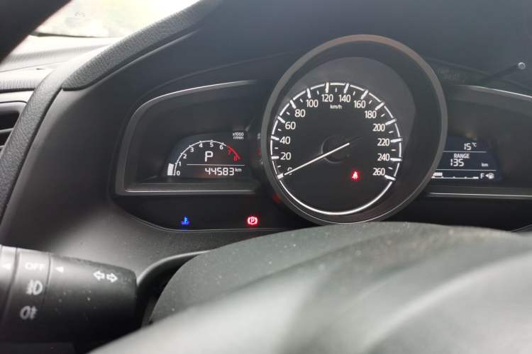 Used Mazda 3 Axela 2017 Sedan 1.5L Automatic Luxury Model China VI Standard Odometer Close Up