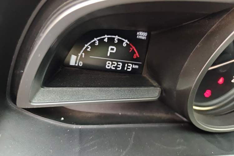 Used Mazda 3 Axela 2017 Sedan 1.5L Automatic Comfort Model Emission Standard China V Odometer Close Up