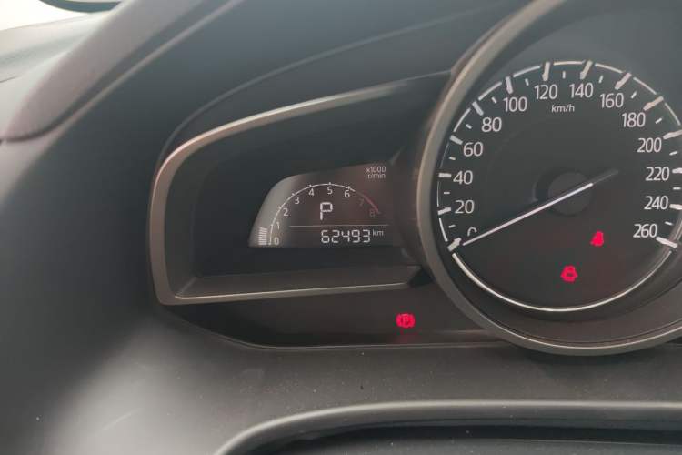 Used Mazda 3 Axela 2017 Sedan 1.5L Automatic Luxury Model Emission Standard China V Odometer Close Up
