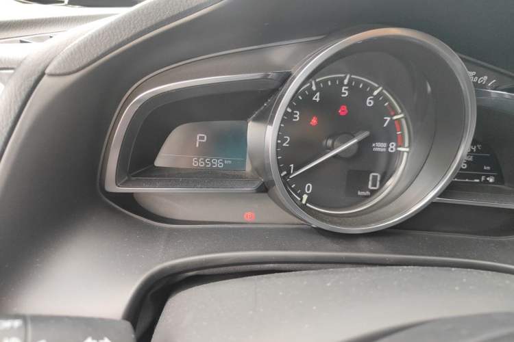 Used Mazda 3 Axela 2017 Sedan 2.0L Automatic Flagship Model China V Standard Odometer Close Up