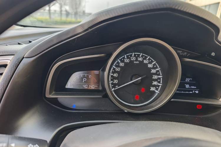 Used Mazda 3 Axela 2017 Sedan 1.5L Automatic Comfort Model Emission Standard China V Odometer Close Up