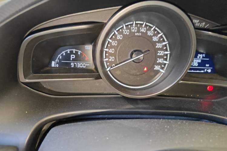 Used Mazda 3 Axela 2017 Sedan 1.5L Automatic Comfort Model Emission Standard China V Odometer Close Up