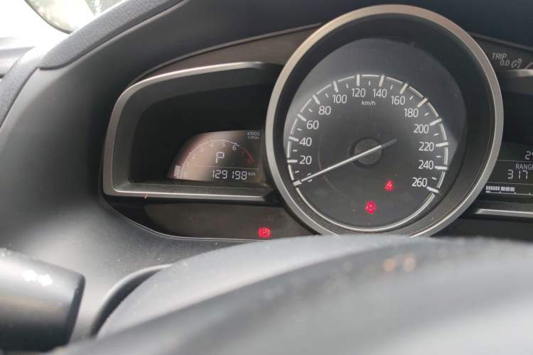 Used Mazda 3 Axela 2017 Sedan 1.5L Automatic Luxury Model Emission Standard China V Odometer Close Up