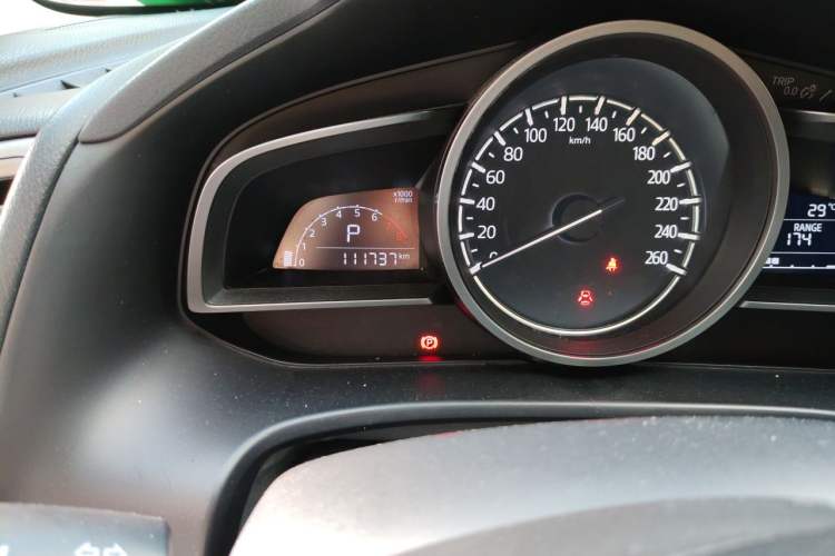 Used Mazda 3 Axela 2017 Sedan 1.5L Automatic Luxury Model Emission Standard China V Odometer Close Up