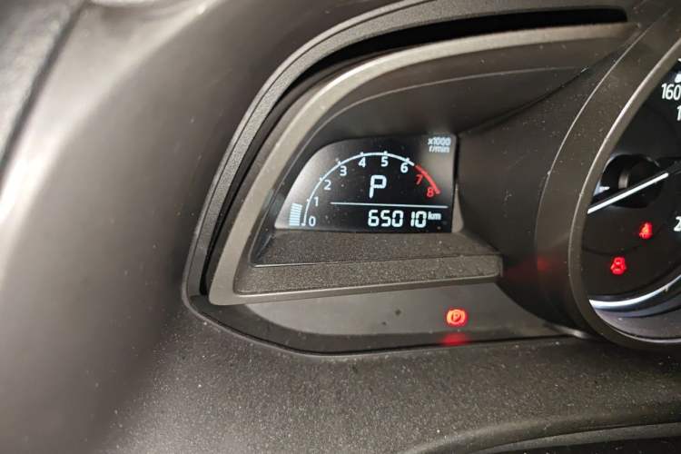 Used Mazda 3 Axela 2017 Hatchback 1.5L Automatic Luxury Model Emission Standard China V Odometer Close Up
