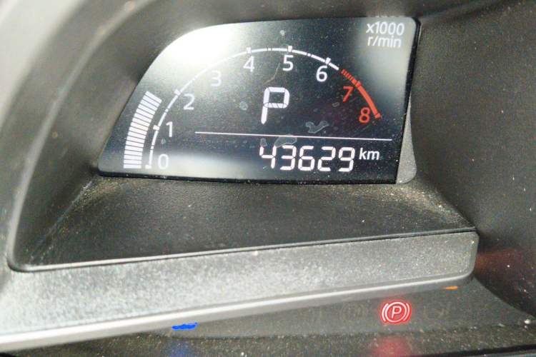 Used Mazda 3 Axela 2017 Sedan 1.5L Automatic Luxury Model Emission Standard China V Odometer Close Up
