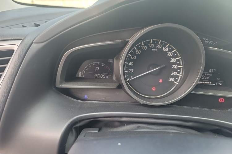 Used Mazda 3 Axela 2017 Sedan 1.5L Automatic Comfort Model Emission Standard China V Odometer Close Up