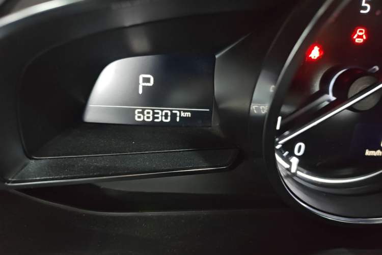 Used Mazda 3 Axela 2017 Hatchback 2.0L Automatic Sport Model China V Emission Standard Odometer Close Up