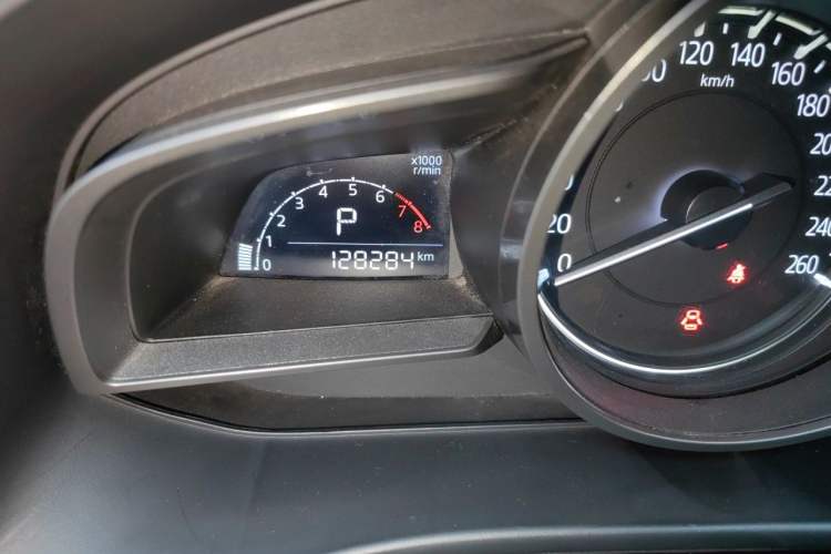 Used Mazda 3 Axela 2017 Sedan 1.5L Automatic Comfort Model Emission Standard China V Odometer Close Up