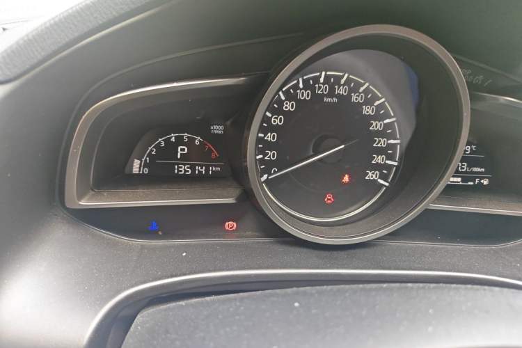 Used Mazda 3 Axela 2017 Sedan 1.5L Automatic Luxury Model Emission Standard China V Odometer Close Up