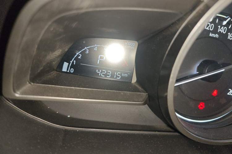 Used Mazda 3 Axela 2017 Sedan 1.5L Automatic Comfort Model Emission Standard China V Odometer Close Up